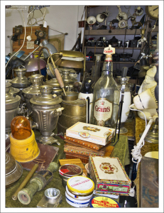 Тара из-под табака и алкоголя на рынке Ecseri.