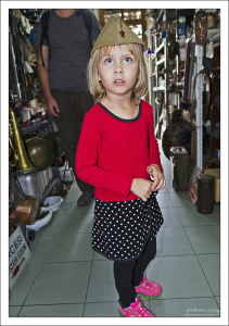 Саша в советской пилотке.