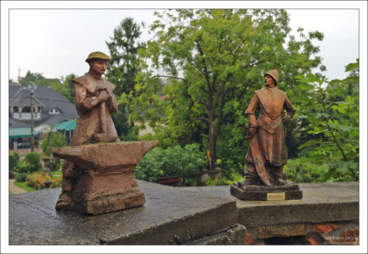 Персонажи Венгерской крестьянской войны 1514 года. С оружием - лидер венгерских крестоносцев Дьёрдь Дожа.