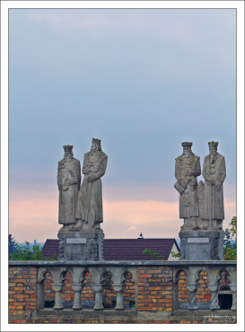 Исторические персонажи Венгрии на галерее замка Бори.