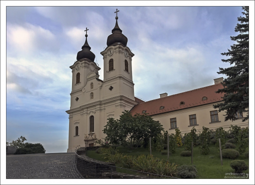Бенедиктинское аббатство св. Аньоша на полуострове Tihany.