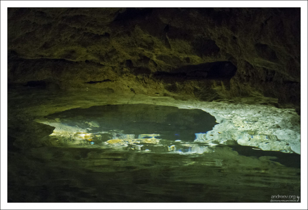 Очень низкие своды в пещере Таваш.