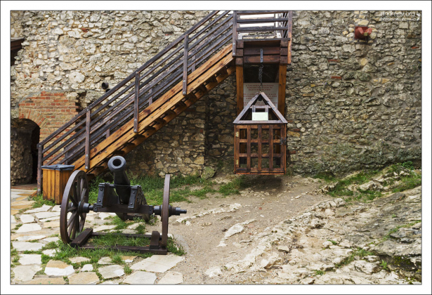 За стенами крепости Шюмег.