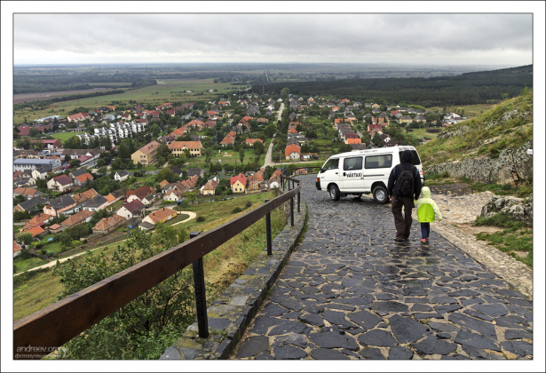 Такси до замка (var taxi), 500 форинтов (полтора доллара) в одну сторону.