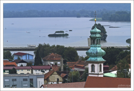 Птуйское озеро, возникшее после сооружения плотины на реке Драве.