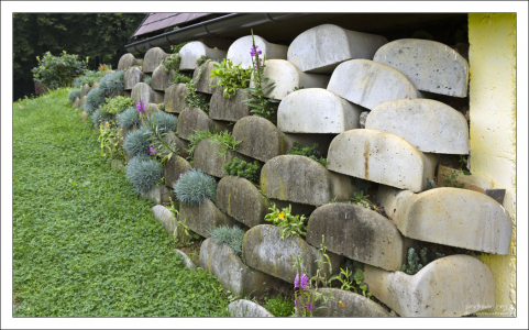 Вертикальная клумба.