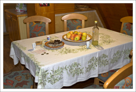 Угощение от хозяйки дома.