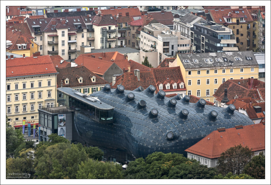 Крыша Кунстхауса ("дружественного инопланетянина").