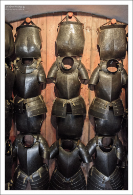 Кирасы для защиты груди и спины.