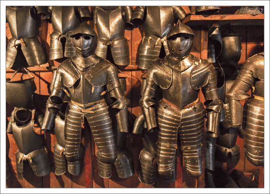 Средневековые доспехи расчитаны на людей ростом максимум 160 см.