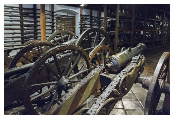 На сегодняший день, наибольшую угрозу для коллекции Арсенала представляет ржавчина.