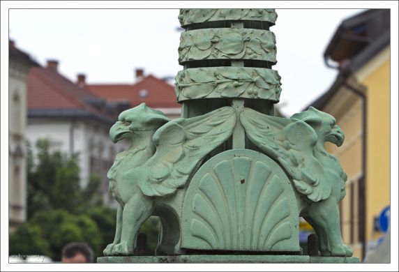 По преданию, именно здесь, на берегу Любляницы, Ясон, предводитель аргонавтов, будто бы одолел крылатого змея и освободил местных жителей от вечного страха.