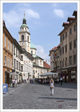 Mačkova ulica и башня Собора Св. Николая.