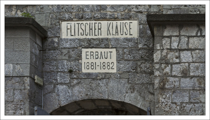 На входе в старинный форт Kluze.