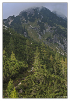 Триглавский парк расположен в самом углу Словении, в месте, где сходятся три границы: Словении, Италии, и Австрии.