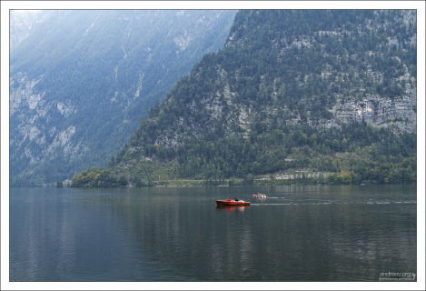 Прогулка на лодке по озеру Hallstätter See.