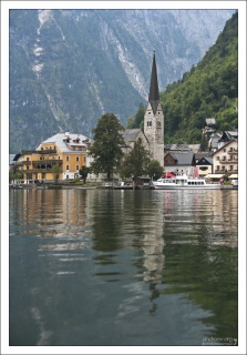 Приозёрная часть посёлка Hallstatt.