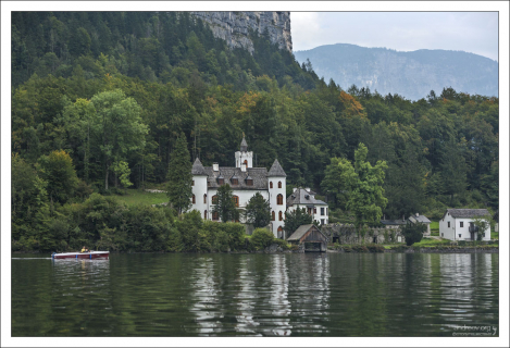 Замок Grub на берегу озера Гальштаттзее; частная собственность.