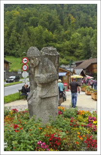 Статуя солекопу на въезде в Халльштатт.