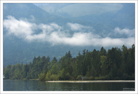 Ледниковое озеро Вольфгангзе, с наибольшей глубиной 114 метров.