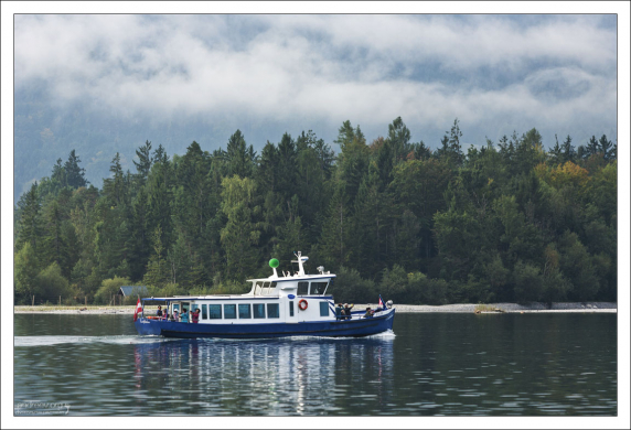 Переправа на катере через озеро Вольфгангзе.