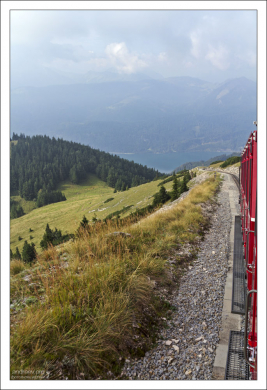 Дорога проходит по живописным местам.