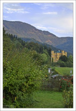 Вид из апартмента на замок Hüttenstein.