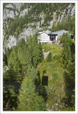 Канатная дорога Дахштайна состоит из трех сегментов.