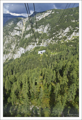 Подъем из долины, где расположен город Obertraun.