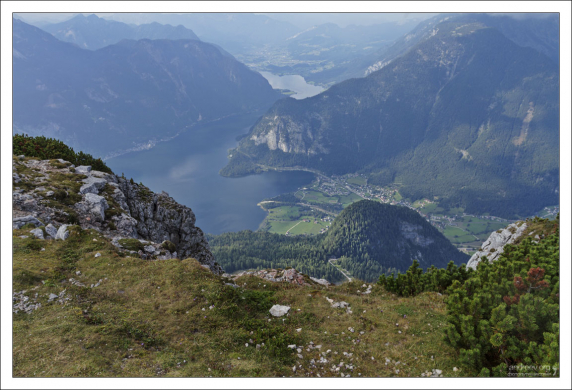 Озеро Hallstätter See с высоты площадки "Пять пальцев".