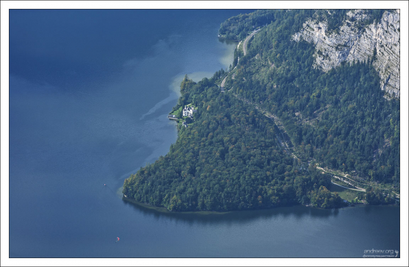 Замок Grub на берегу озера Гальштаттзее; частная собственность.