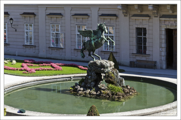 Фонтан Пегаса (1913 г.) в парке Мирабель.