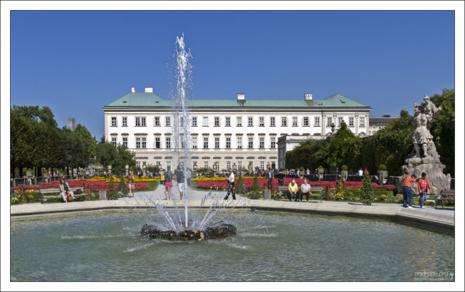 Дворец Мирабель (1606 г.).