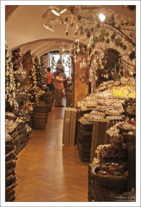 В недрах магазина "Christmas in Salzburg".
