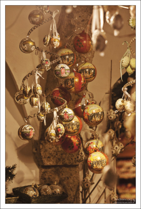 Расписные ёлочные игрушки.