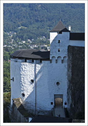 Крепость Зальцбурга - одна из крупнейших из целиком сохранившихся средневековых крепостей Европы.