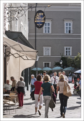 Кафе-кондитерская "Fürst" на улице Brodgasse.