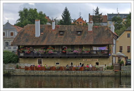 Терраса над водой в кафе-кондитерской "Cukrárna".