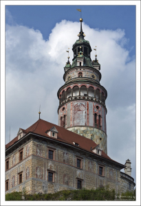 6-этажная круглая башня в Крумловском замке (14-й век).