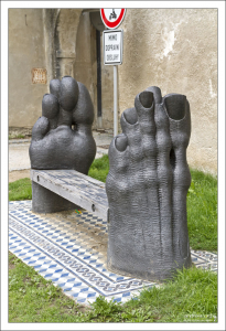 Скамейка-ножки от Мирослава Парала.