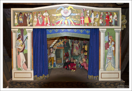 Механическая модель деревенской ярмарки.