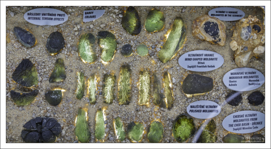 Влтавины, или "импактные стекла" образовались при плавлении пород на поверхности Земли.