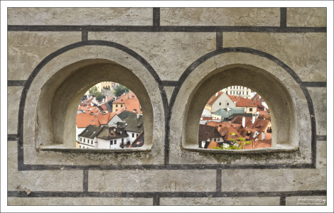 Бойницы на смотровой площадке рядом с Плащевым мостом в Крумловском замке.