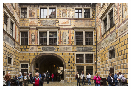 Один из внутренних дворов Крумловского замка.