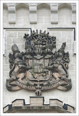 Фамильный герб рода Шварценбергов, одних из владельцев замка Глубока.