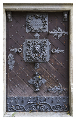 Дверь в Чёрную башню (Černá Věž).