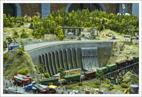 Плотина Саяно-Шушенской ГЭС.