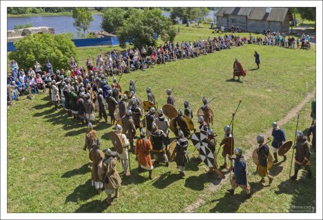 Наиболее зрелищная часть фестиваля из серии командных состязаний “Вызов дружины”.
