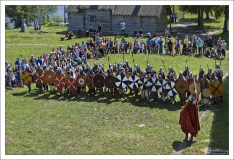 Все ратоборцы используют только то оружие, которое было доступно в то время.