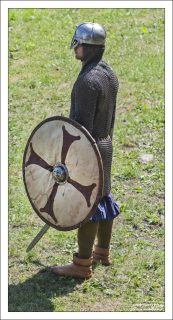 Члены каждого клуба имеют щиты "своего" цвета.